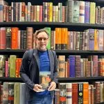 Stefano Bettini, artista di fama europea, torna in libreria con il suo secondo romanzo: “I tuoi baci sono frizzanti con retrogusto di Boh”